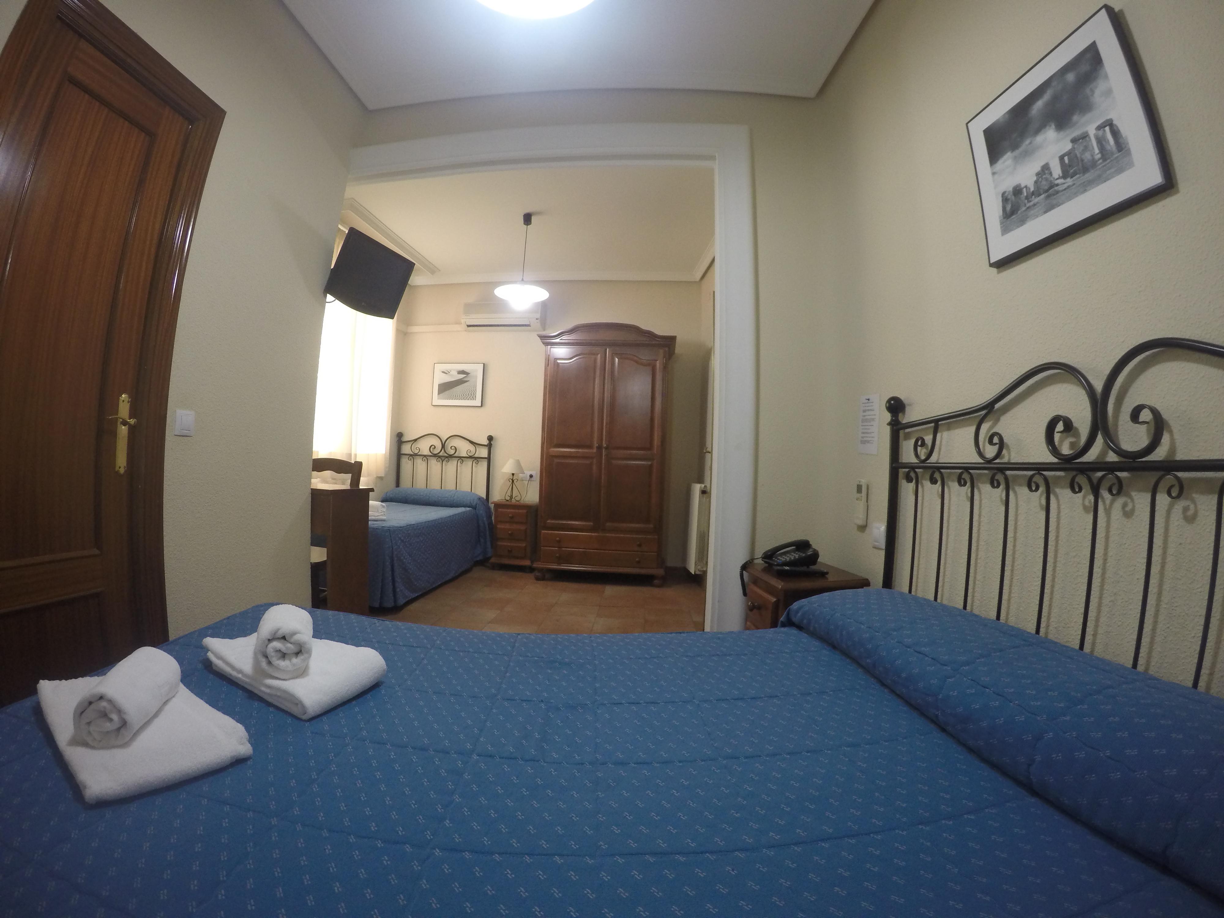 Hostal El Pilar Мадрид Екстериор снимка