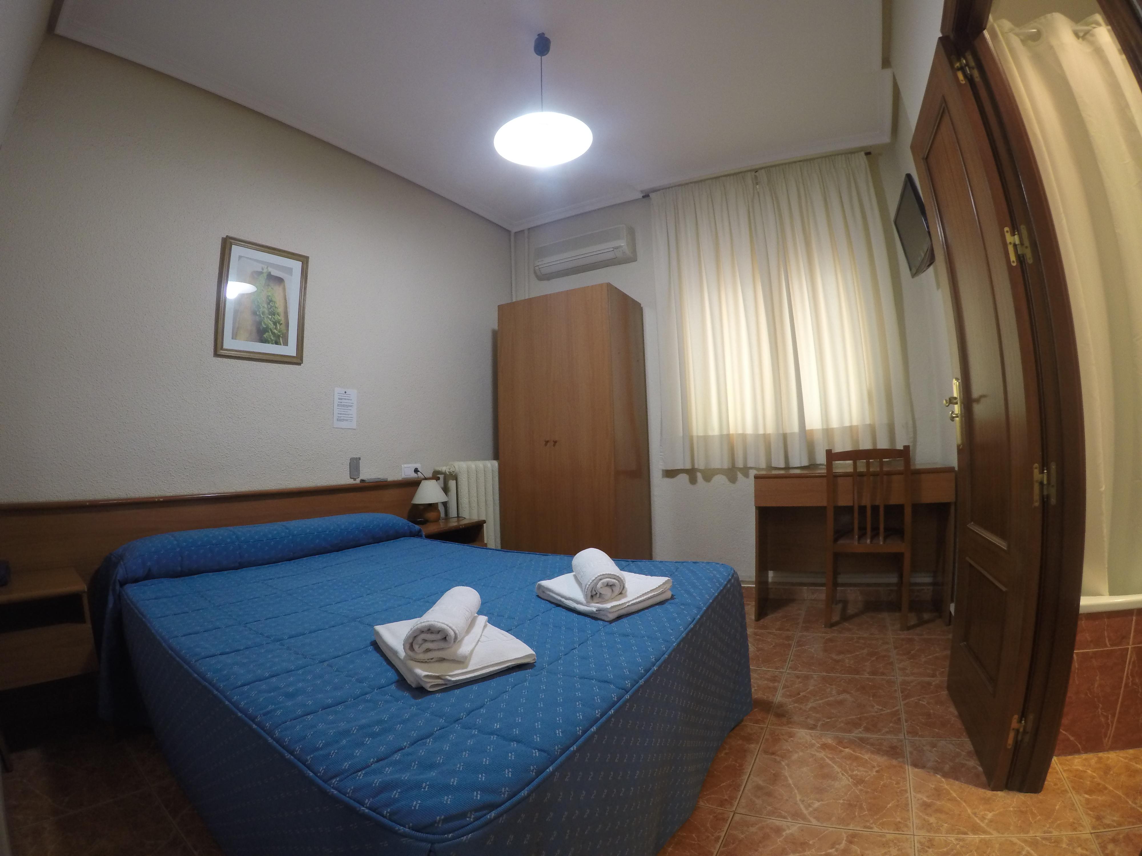 Hostal El Pilar Мадрид Екстериор снимка