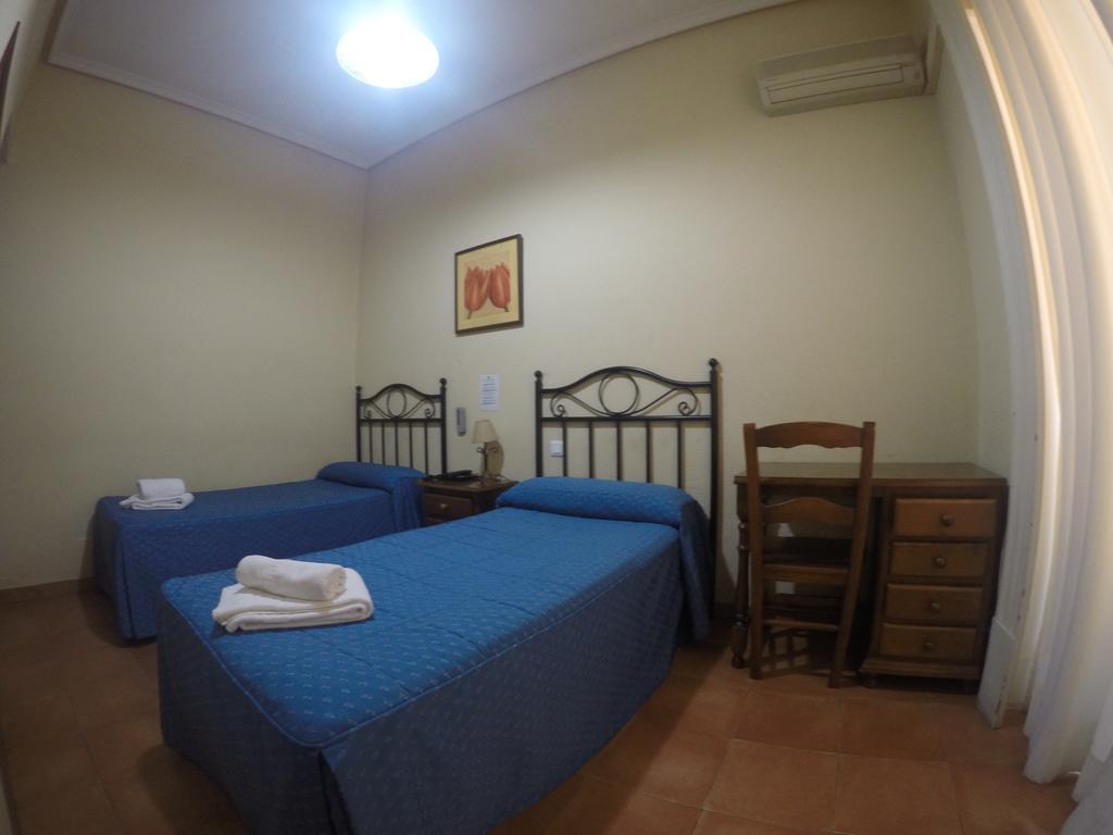 Hostal El Pilar Мадрид Екстериор снимка