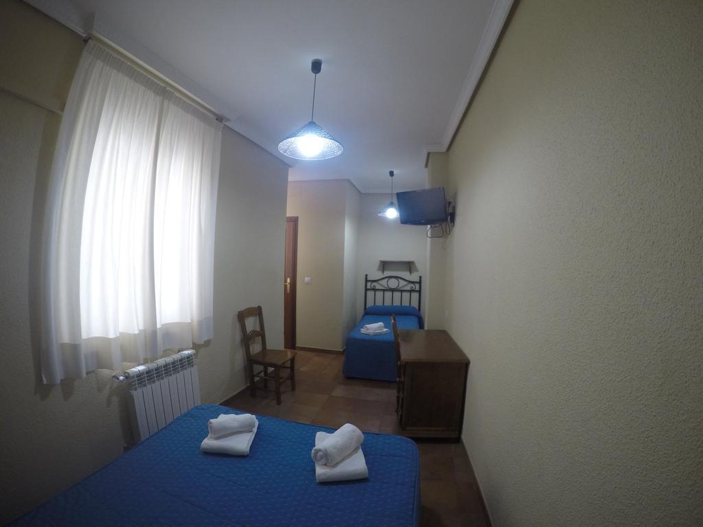 Hostal El Pilar Мадрид Екстериор снимка