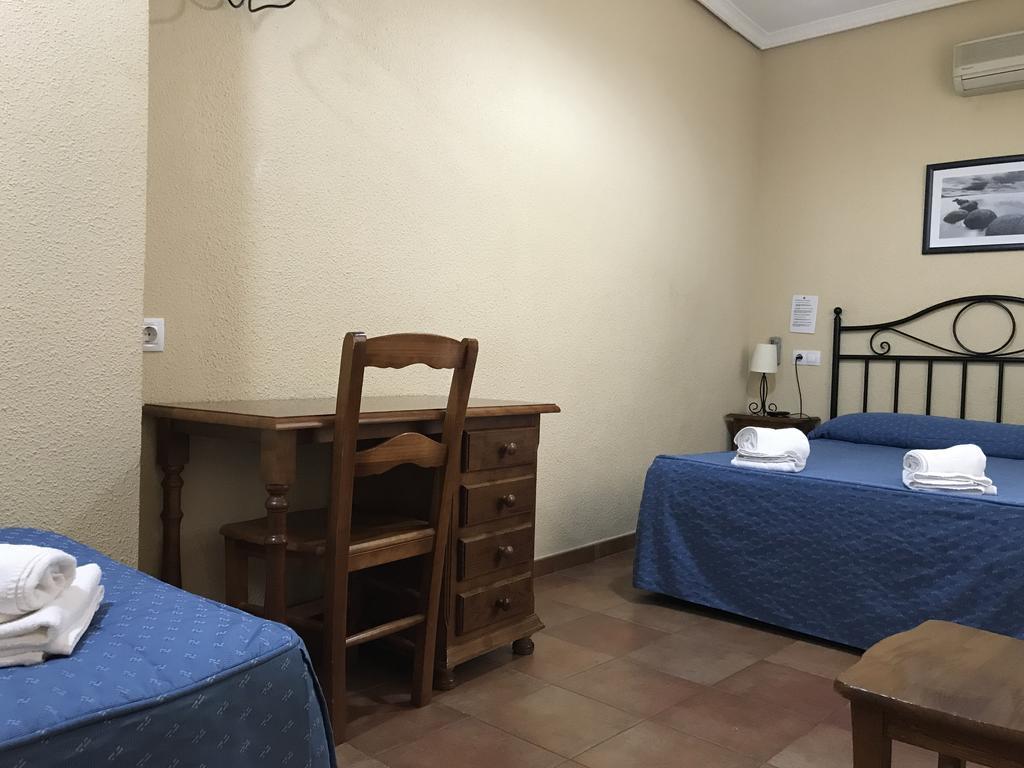 Hostal El Pilar Мадрид Екстериор снимка