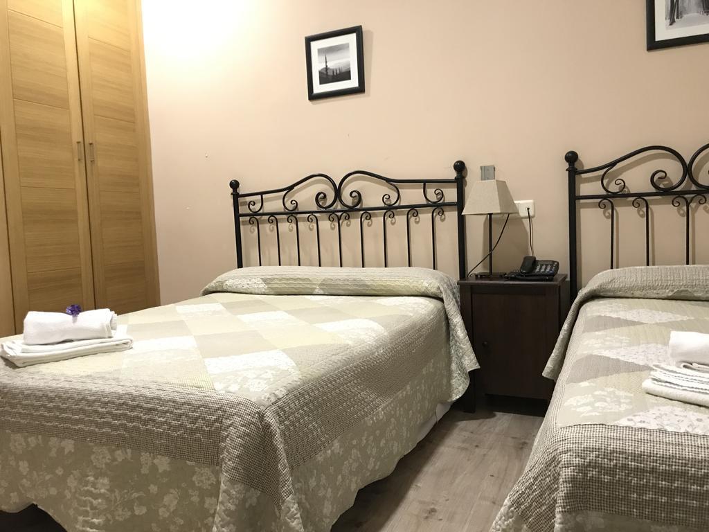 Hostal El Pilar Мадрид Екстериор снимка